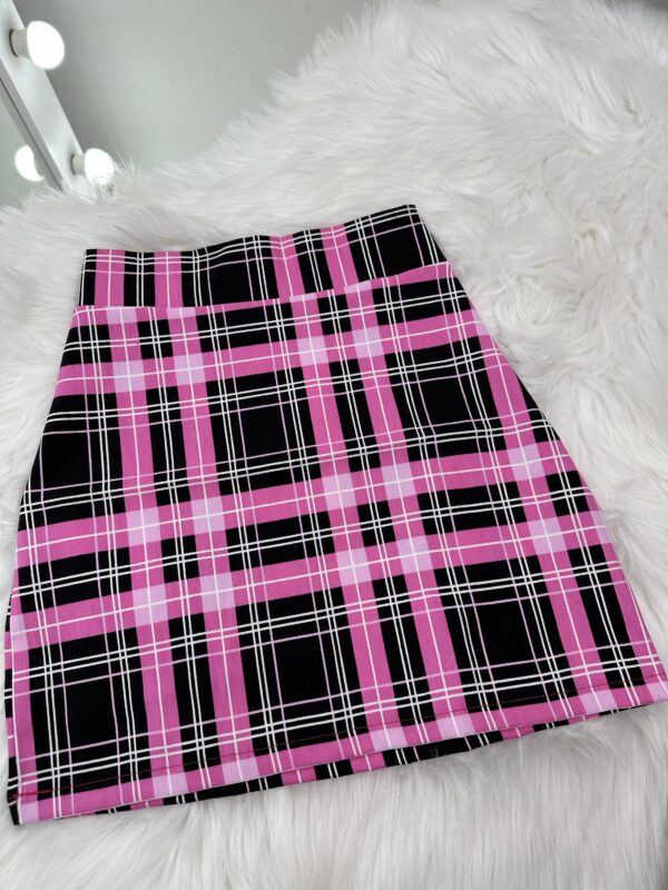 Falda escocesa rosa