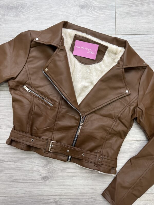 Campera Telma - chocolate con peluche negro, S