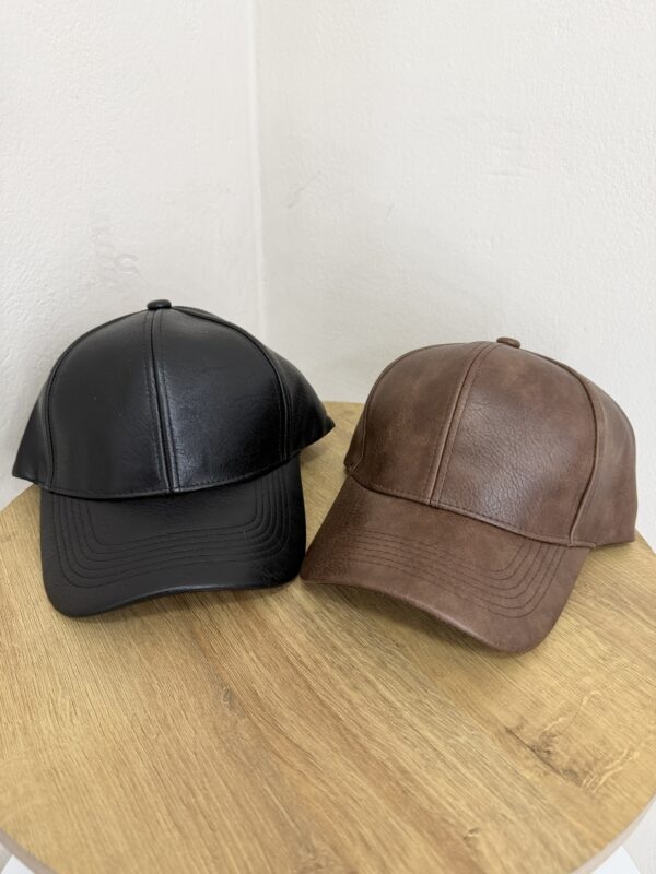 Gorra engomada