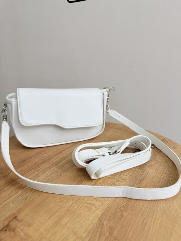 Cartera White